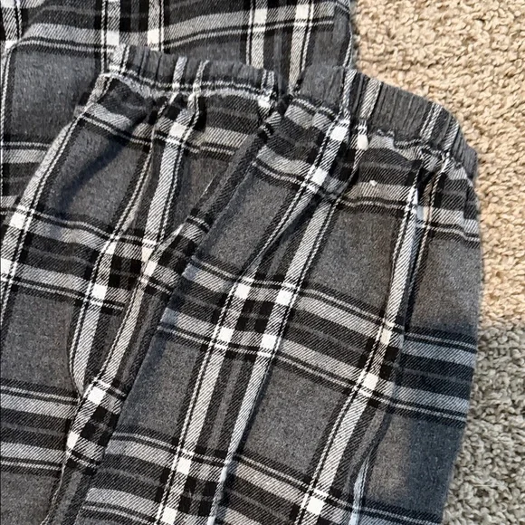 ROMWE Black and White Plaid Pants - Picture 6 of 6